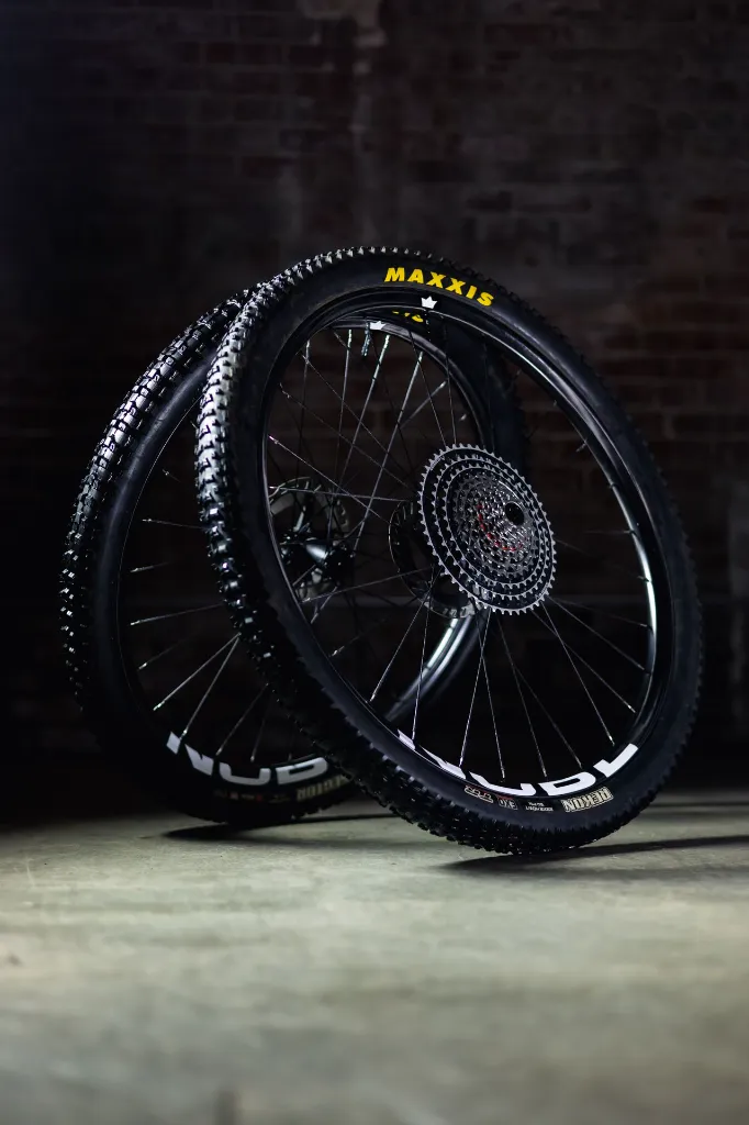 ethos-xc-lifestyle-03.webp